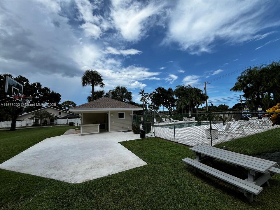 En Venta: $399,000 (3 camas, 3 baños, 1820 Pies cuadrados)