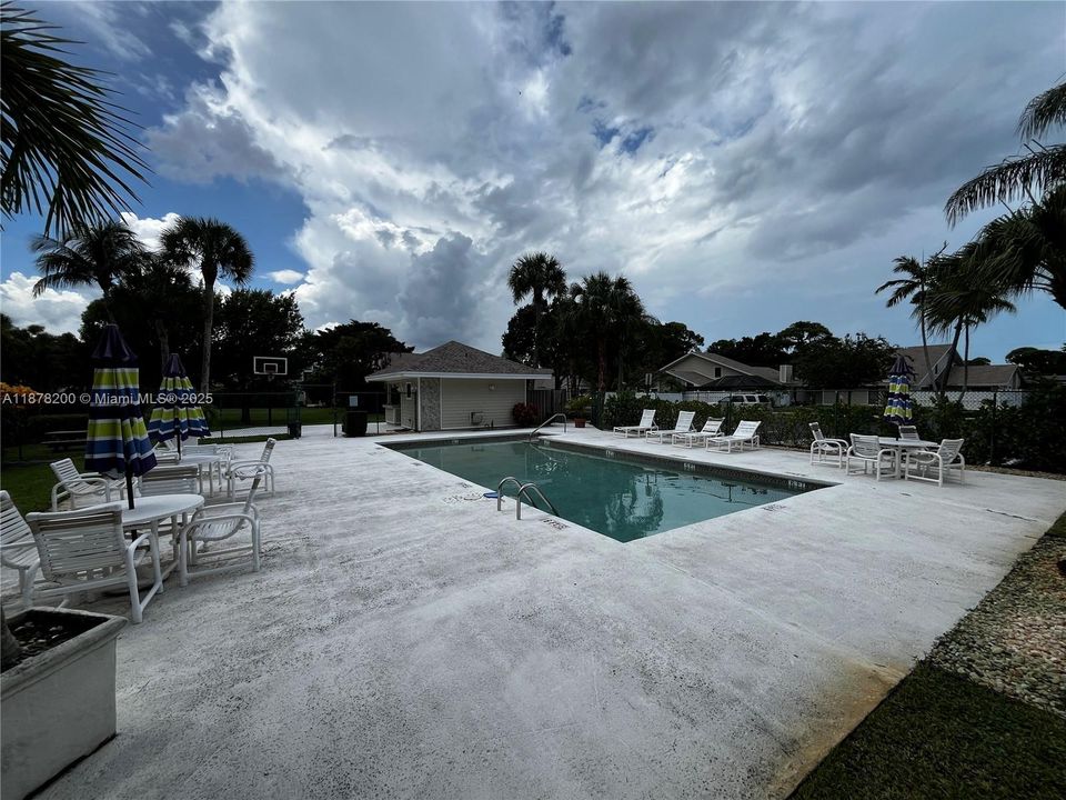 En Venta: $399,000 (3 camas, 3 baños, 1820 Pies cuadrados)