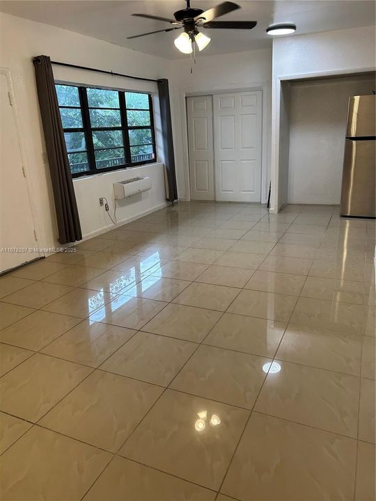 For Sale: $220,000 (1 beds, 1 baths, 653 Square Feet)