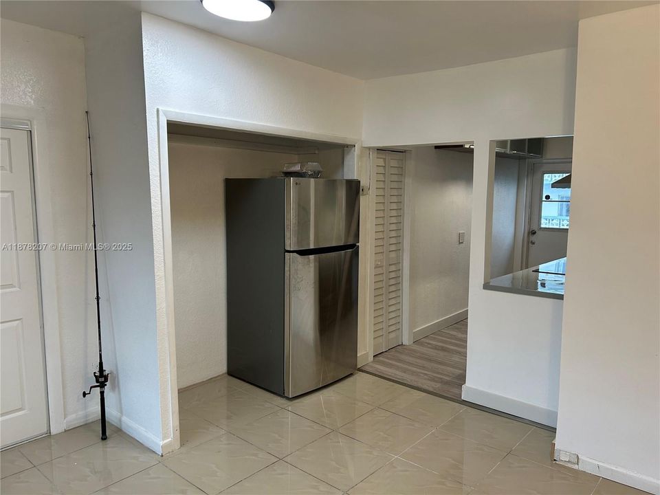 For Sale: $220,000 (1 beds, 1 baths, 653 Square Feet)