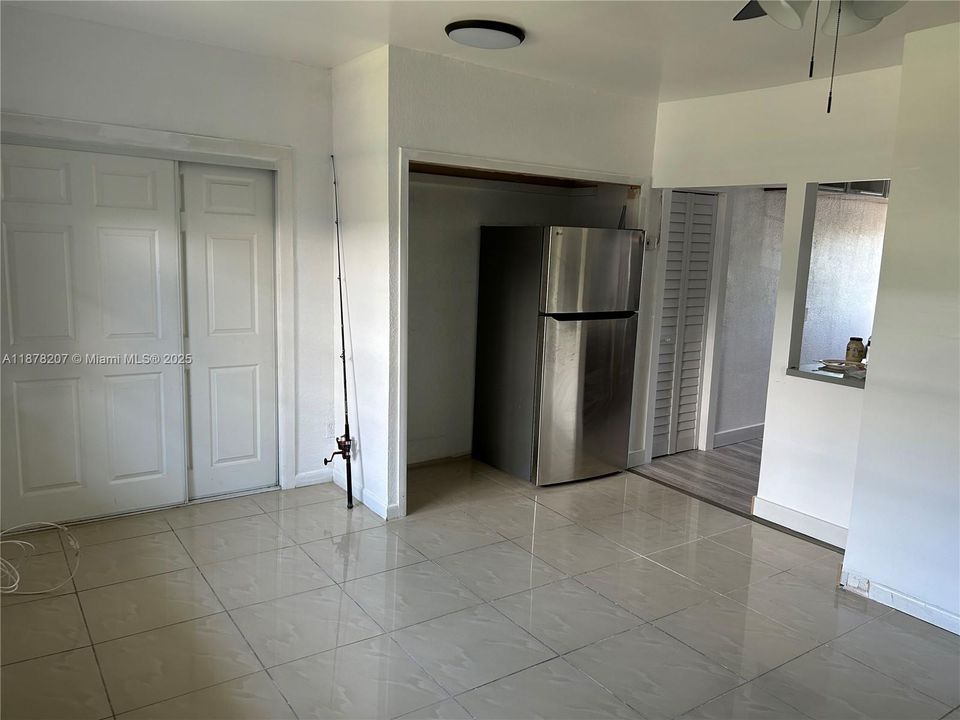 For Sale: $220,000 (1 beds, 1 baths, 653 Square Feet)