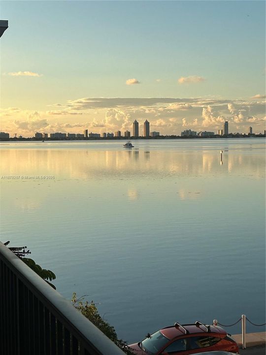 For Sale: $220,000 (1 beds, 1 baths, 653 Square Feet)