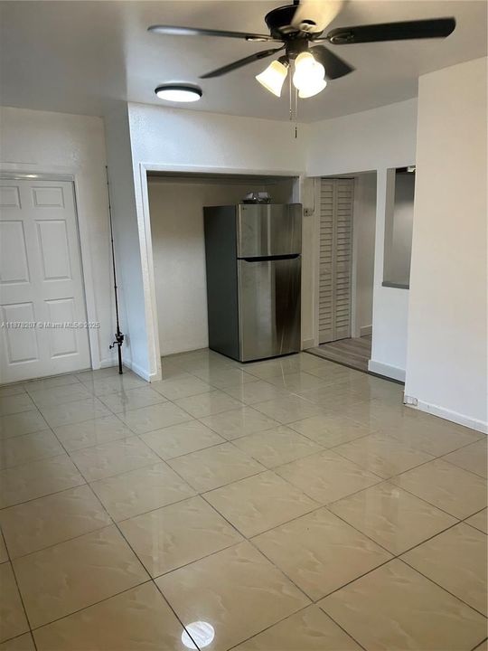 For Sale: $220,000 (1 beds, 1 baths, 653 Square Feet)