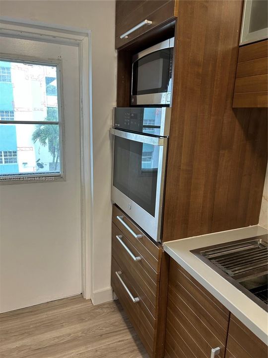 For Sale: $220,000 (1 beds, 1 baths, 653 Square Feet)