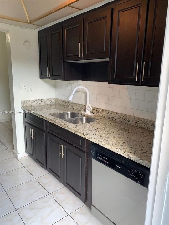 For Sale: $144,500 (1 beds, 1 baths, 620 Square Feet)