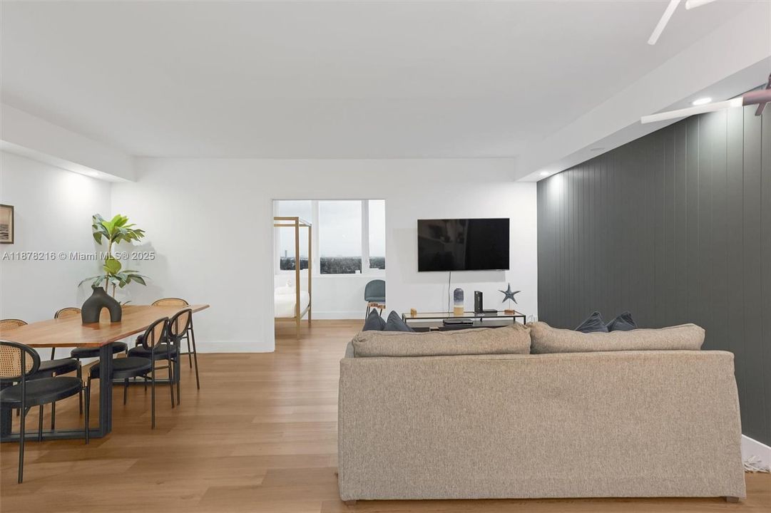 Active With Contract: $750,000 (1 beds, 1 baths, 760 Square Feet)