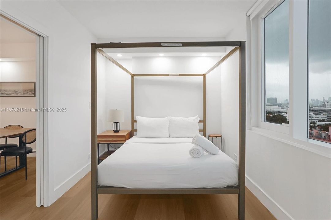 Active With Contract: $750,000 (1 beds, 1 baths, 760 Square Feet)