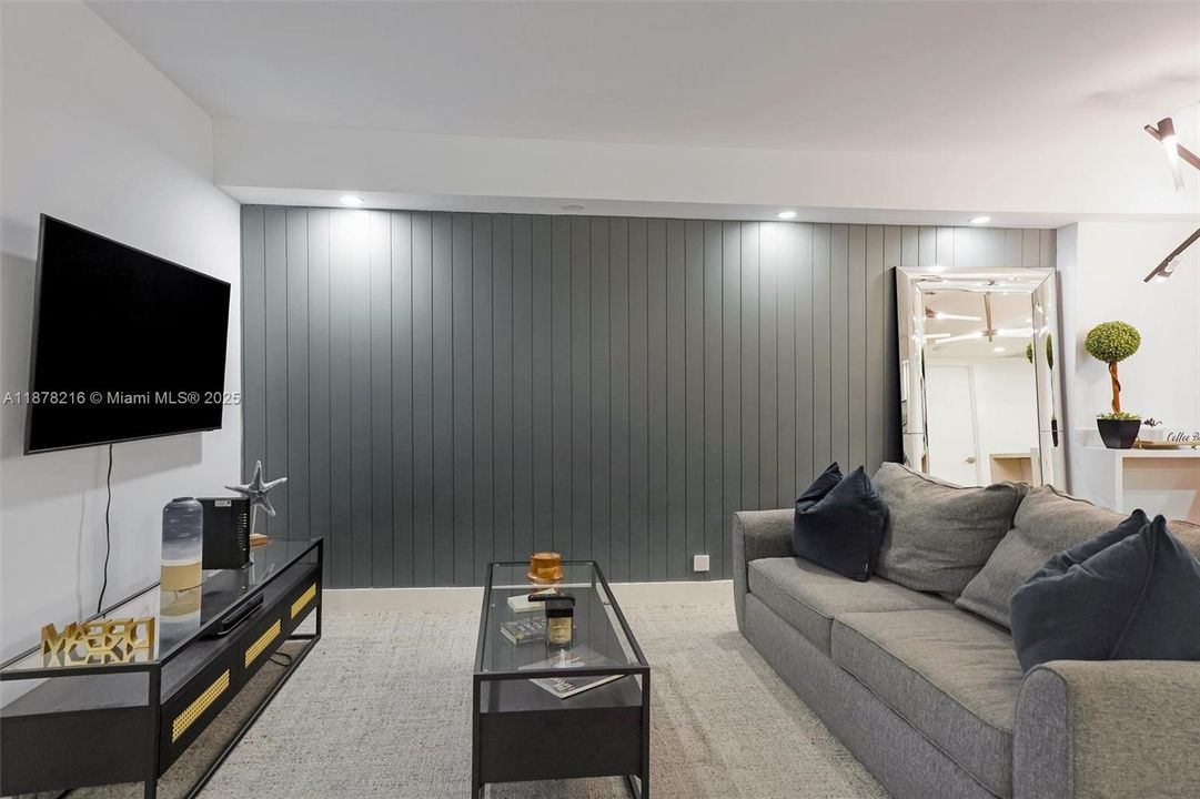 Active With Contract: $750,000 (1 beds, 1 baths, 760 Square Feet)