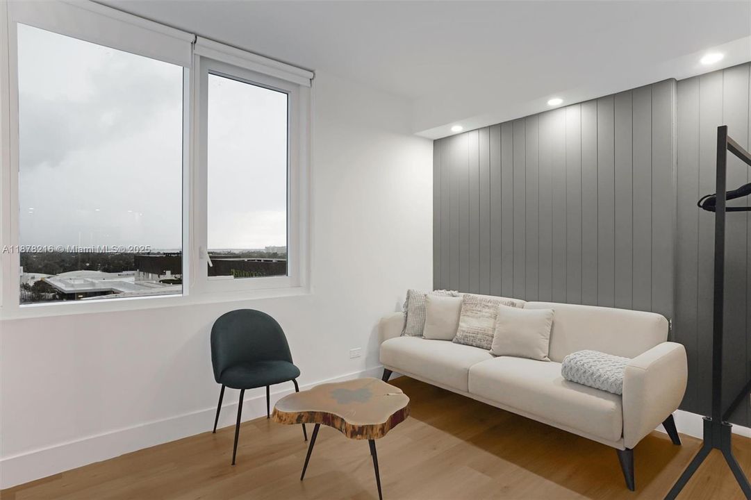 Active With Contract: $750,000 (1 beds, 1 baths, 760 Square Feet)