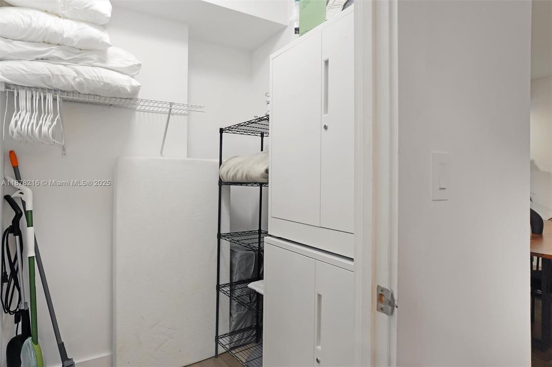 Active With Contract: $750,000 (1 beds, 1 baths, 760 Square Feet)