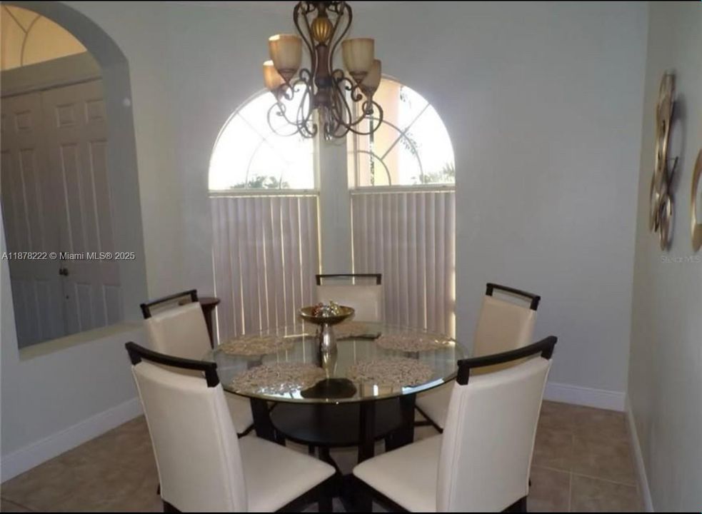 В аренду: $3,300 (3 спален, 2 ванн, 0 Квадратных фут)