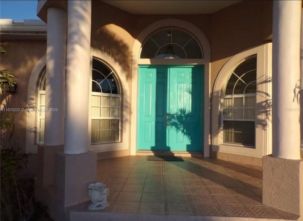 В аренду: $3,300 (3 спален, 2 ванн, 0 Квадратных фут)