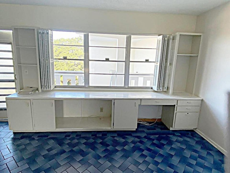 Build-ins in Living with extra storage.