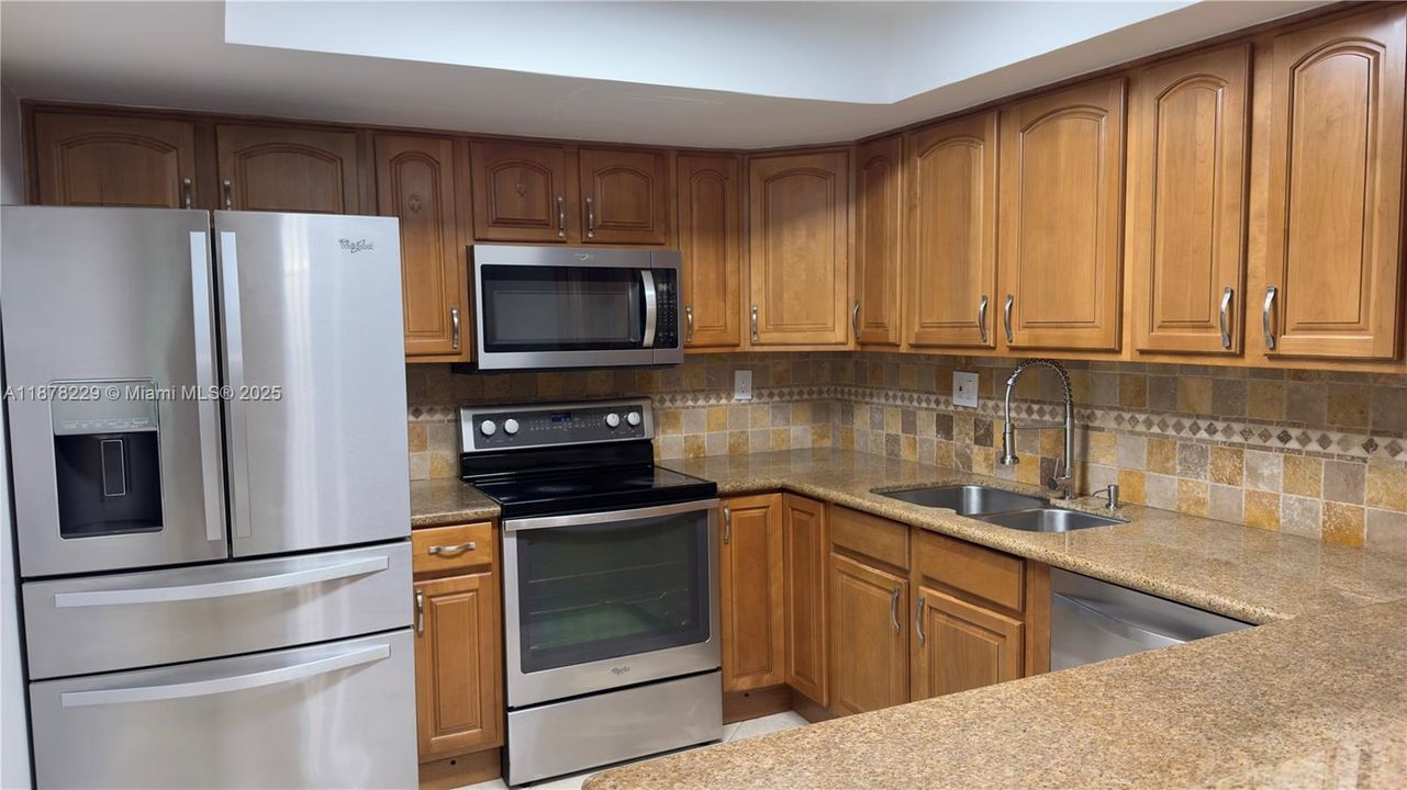 Active With Contract: $250,000 (3 beds, 2 baths, 1535 Square Feet)