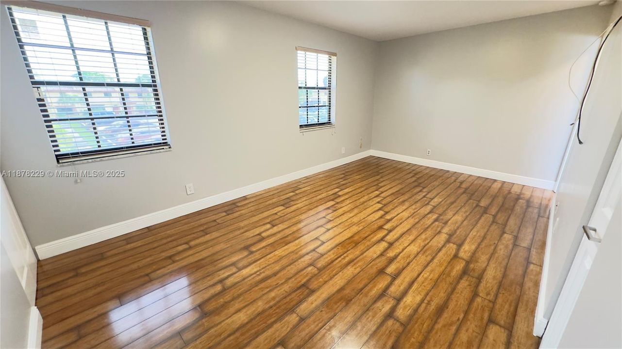 Active With Contract: $250,000 (3 beds, 2 baths, 1535 Square Feet)