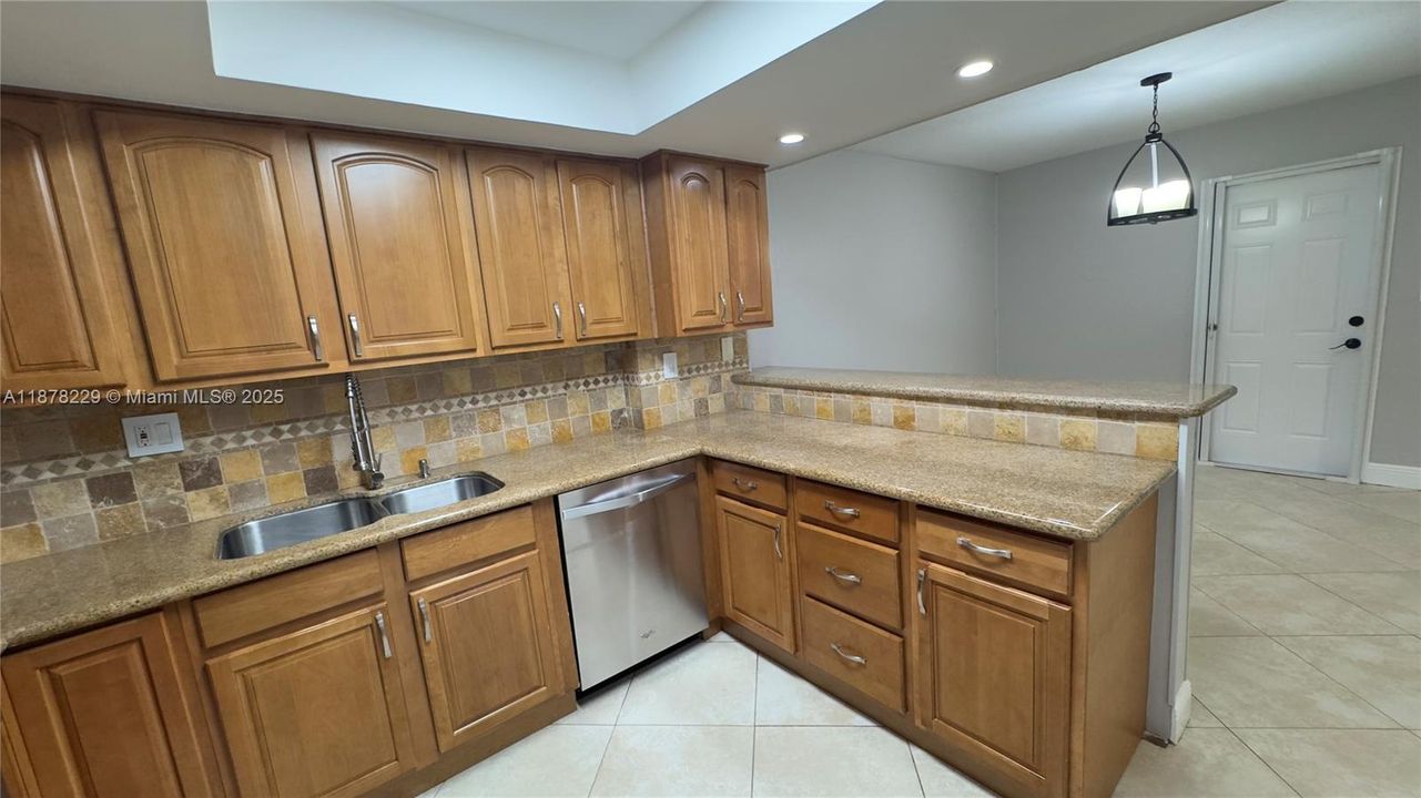 Active With Contract: $250,000 (3 beds, 2 baths, 1535 Square Feet)