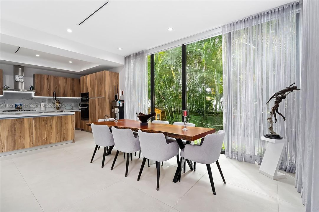 For Sale: $4,780,000 (5 beds, 5 baths, 3779 Square Feet)