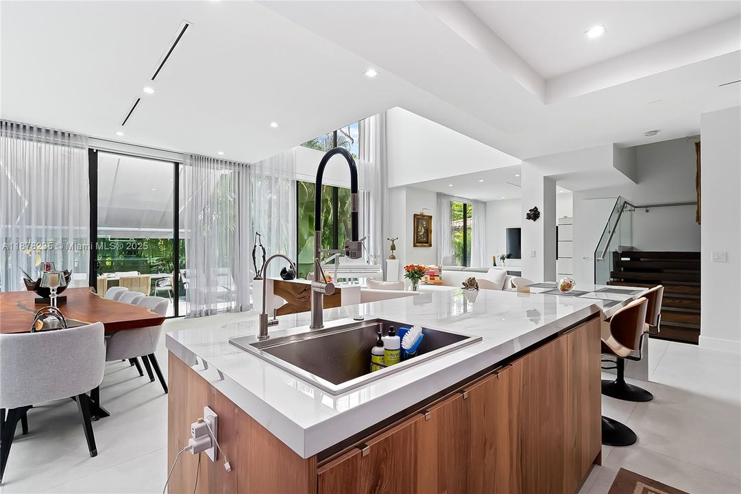 For Sale: $4,780,000 (5 beds, 5 baths, 3779 Square Feet)