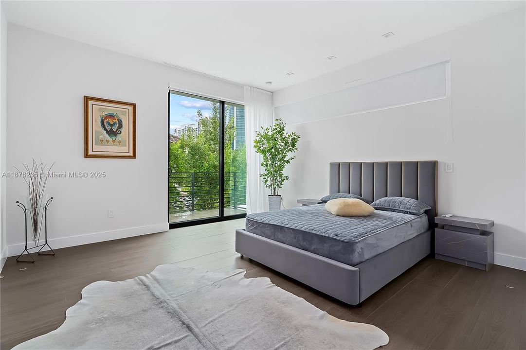 For Sale: $4,780,000 (5 beds, 5 baths, 3779 Square Feet)