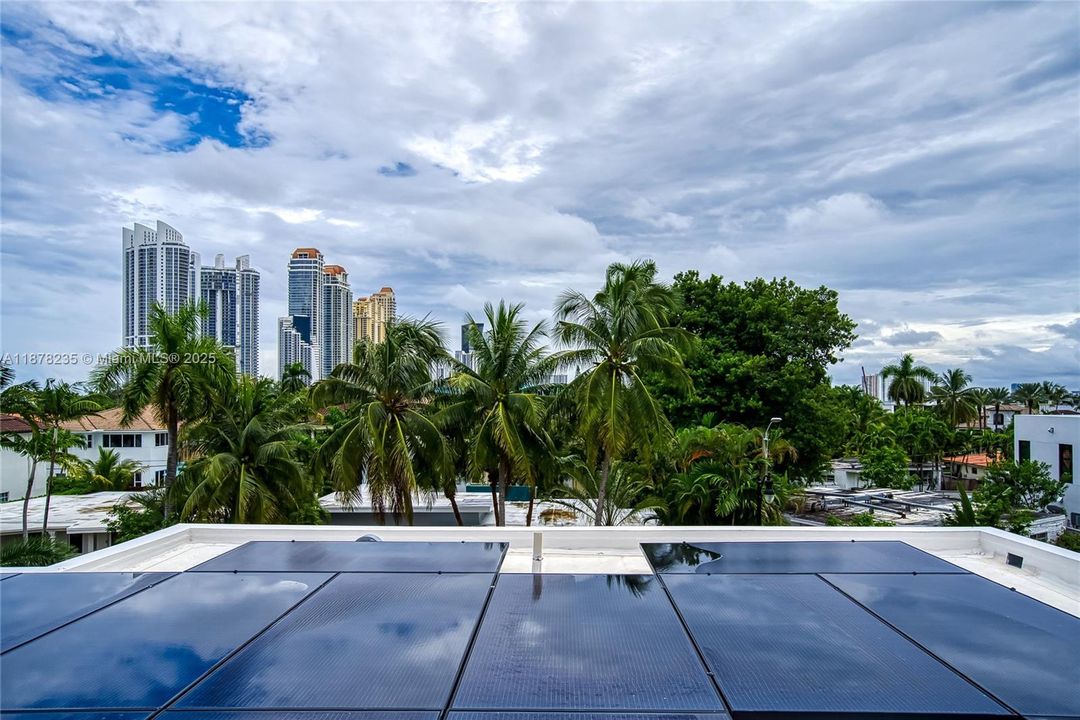 For Sale: $4,780,000 (5 beds, 5 baths, 3779 Square Feet)