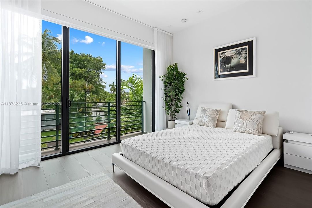 For Sale: $4,780,000 (5 beds, 5 baths, 3779 Square Feet)