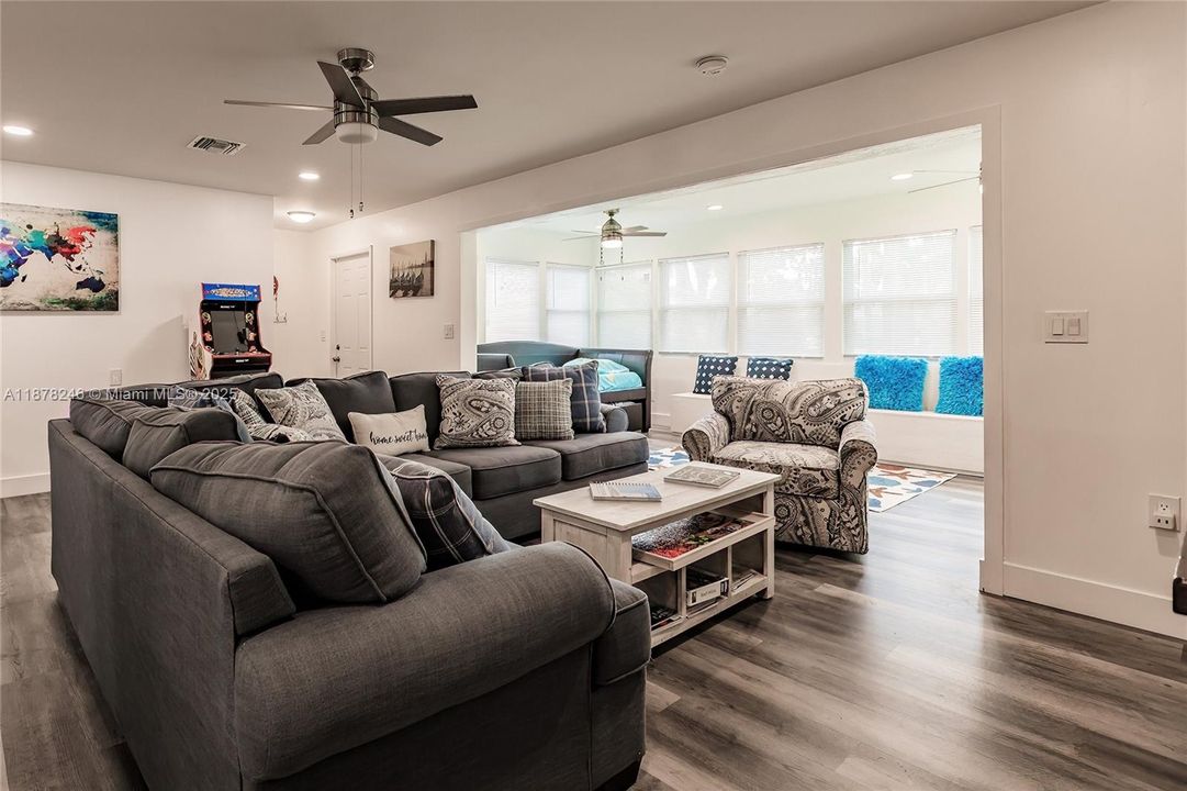 待售: $615,000 (2 贝兹, 2 浴室, 0 平方英尺)