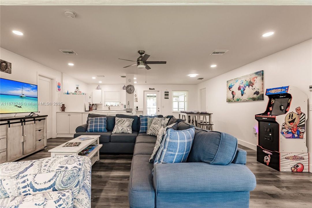 待售: $615,000 (2 贝兹, 2 浴室, 0 平方英尺)