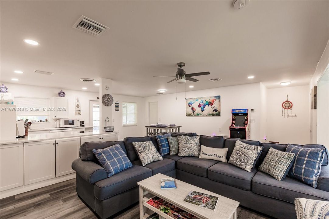 待售: $615,000 (2 贝兹, 2 浴室, 0 平方英尺)