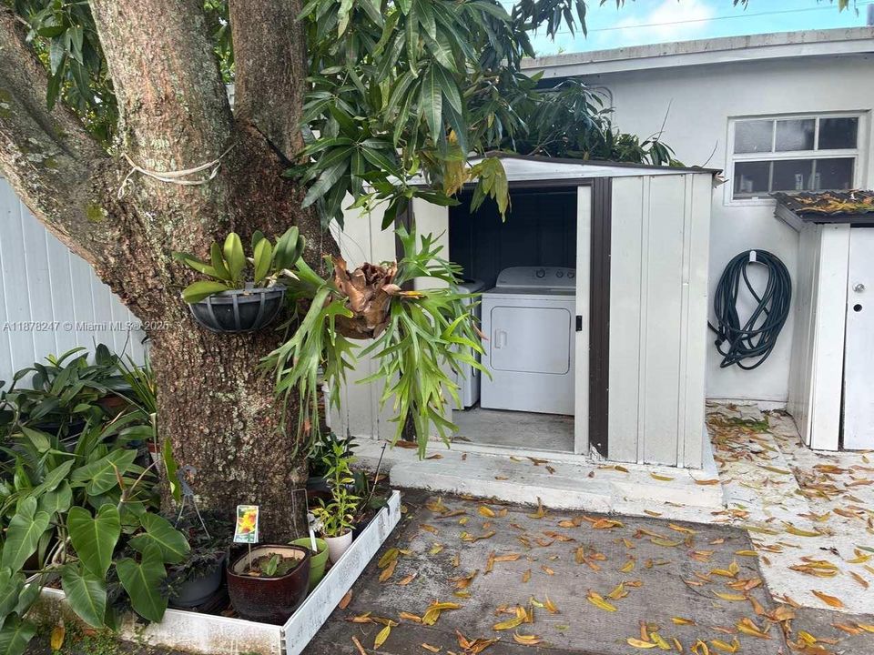 Active With Contract: $495,000 (5 beds, 4 baths, 1856 Square Feet)