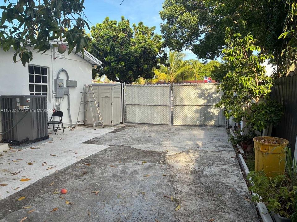 Active With Contract: $495,000 (5 beds, 4 baths, 1856 Square Feet)