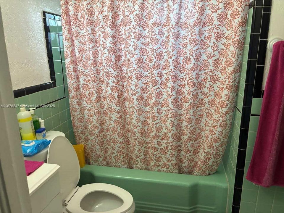 Active With Contract: $495,000 (5 beds, 4 baths, 1856 Square Feet)