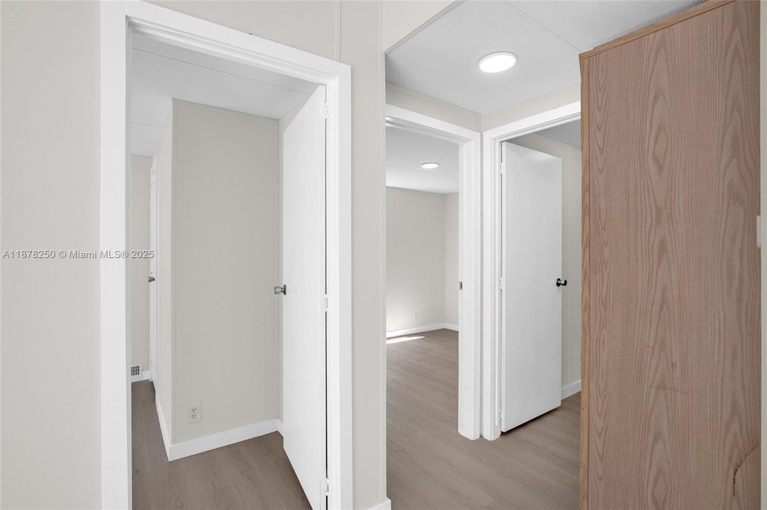 For Sale: $239,500 (3 beds, 2 baths, 960 Square Feet)