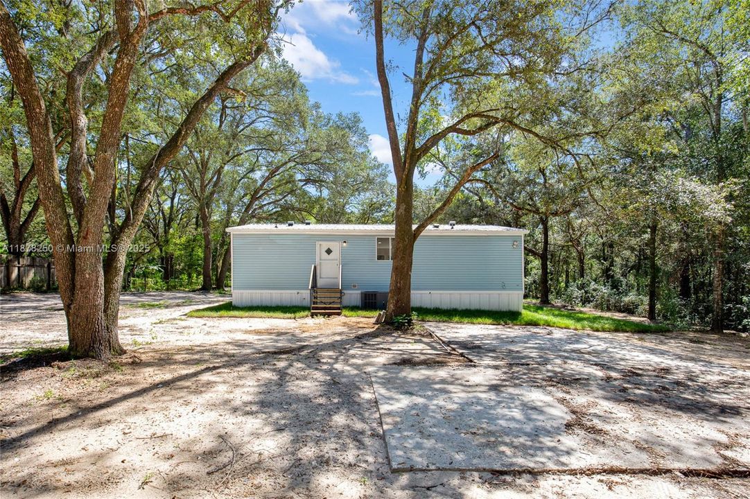 For Sale: $239,500 (3 beds, 2 baths, 960 Square Feet)