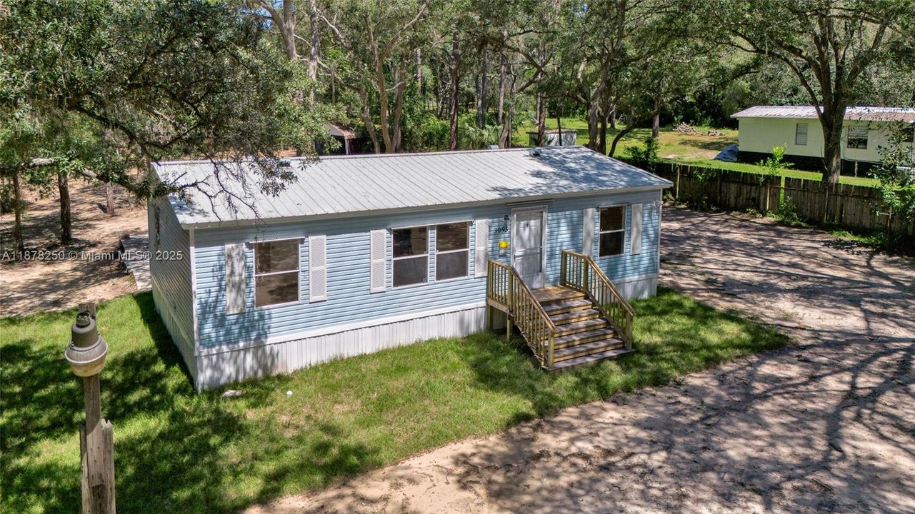 For Sale: $239,500 (3 beds, 2 baths, 960 Square Feet)