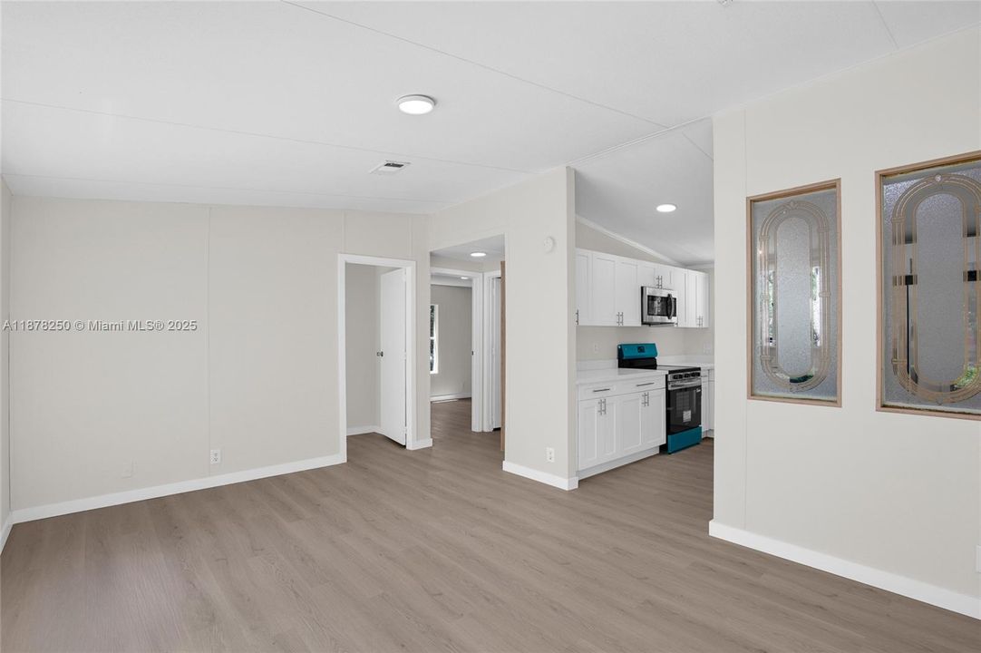 For Sale: $239,500 (3 beds, 2 baths, 960 Square Feet)