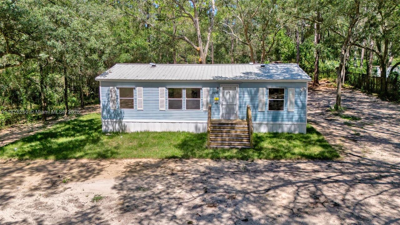 For Sale: $239,500 (3 beds, 2 baths, 960 Square Feet)