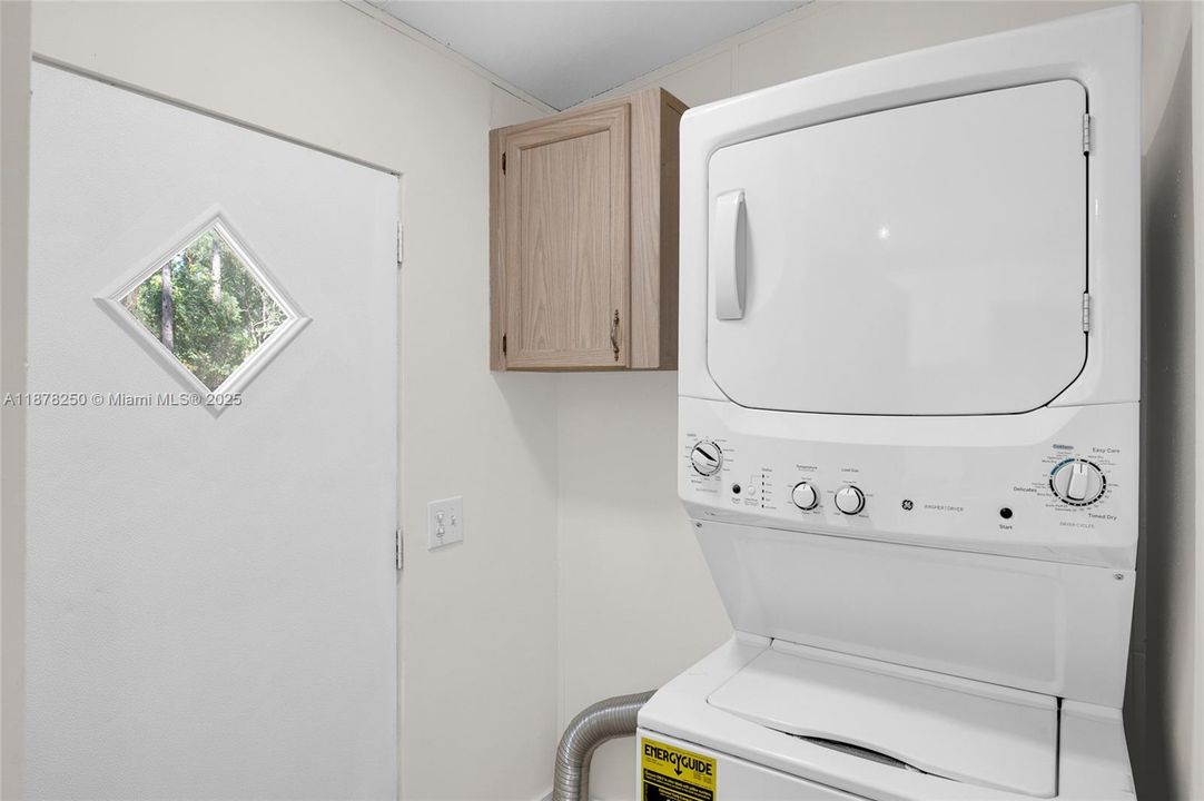 For Sale: $239,500 (3 beds, 2 baths, 960 Square Feet)