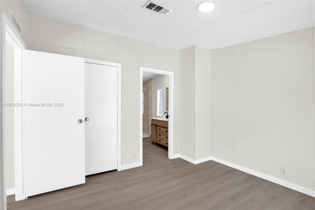 For Sale: $239,500 (3 beds, 2 baths, 960 Square Feet)