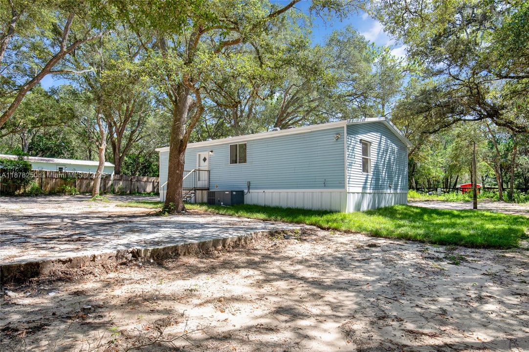 For Sale: $239,500 (3 beds, 2 baths, 960 Square Feet)