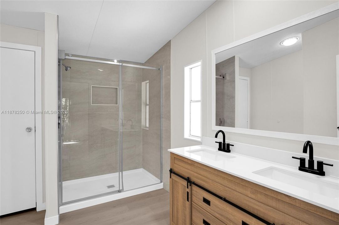 For Sale: $239,500 (3 beds, 2 baths, 960 Square Feet)