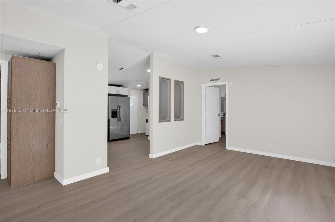 For Sale: $239,500 (3 beds, 2 baths, 960 Square Feet)