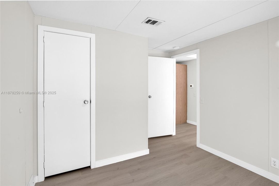 For Sale: $239,500 (3 beds, 2 baths, 960 Square Feet)