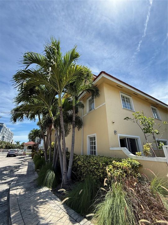 For Sale: $320,000 (3 beds, 2 baths, 1182 Square Feet)