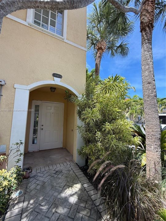 For Sale: $320,000 (3 beds, 2 baths, 1182 Square Feet)