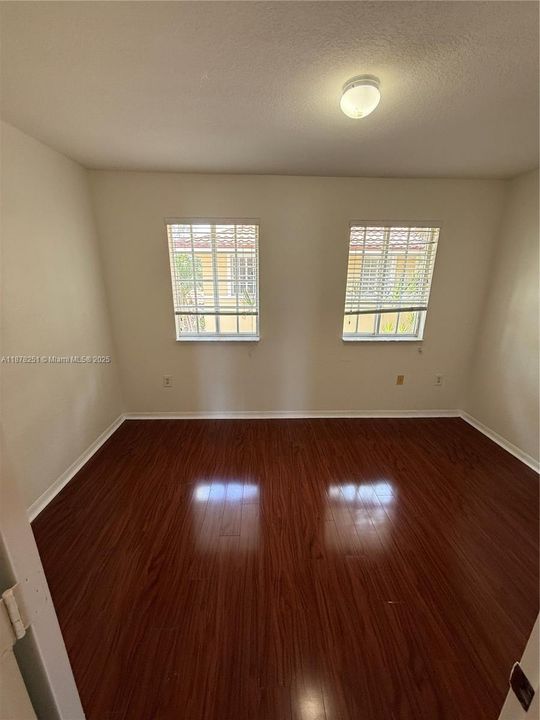 For Sale: $320,000 (3 beds, 2 baths, 1182 Square Feet)