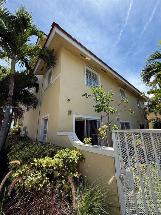 For Sale: $320,000 (3 beds, 2 baths, 1182 Square Feet)