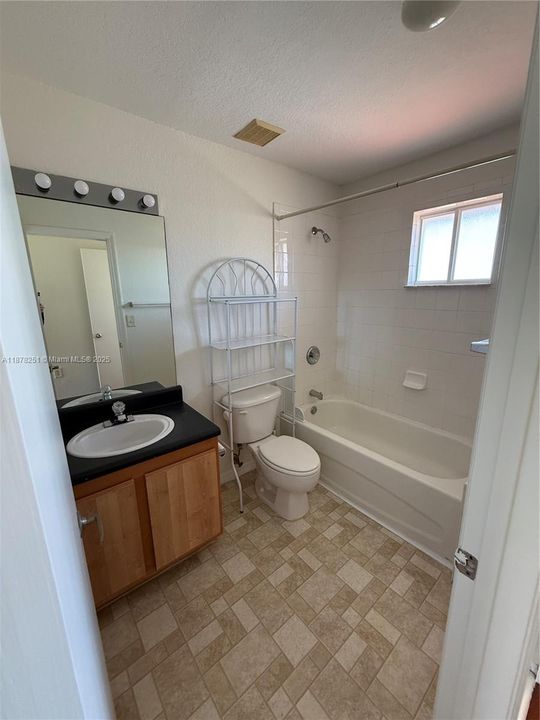 For Sale: $320,000 (3 beds, 2 baths, 1182 Square Feet)