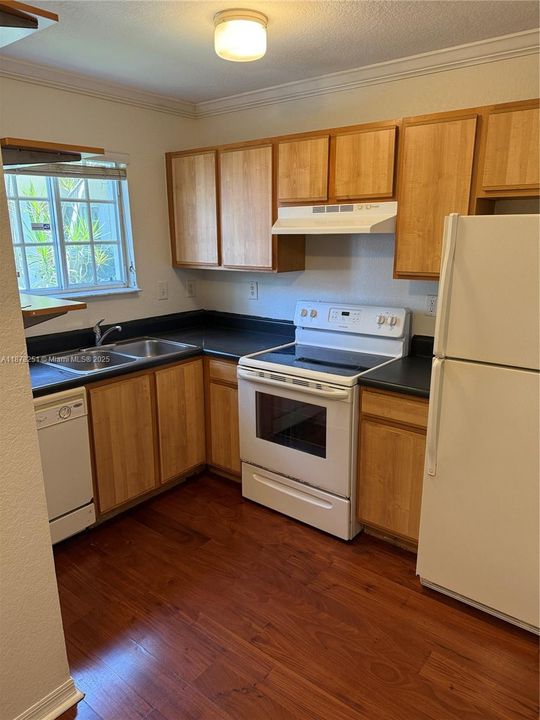 For Sale: $320,000 (3 beds, 2 baths, 1182 Square Feet)