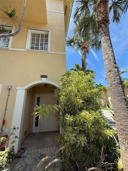 For Sale: $320,000 (3 beds, 2 baths, 1182 Square Feet)