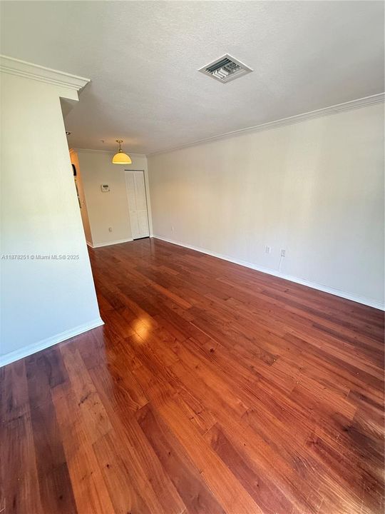 For Sale: $320,000 (3 beds, 2 baths, 1182 Square Feet)